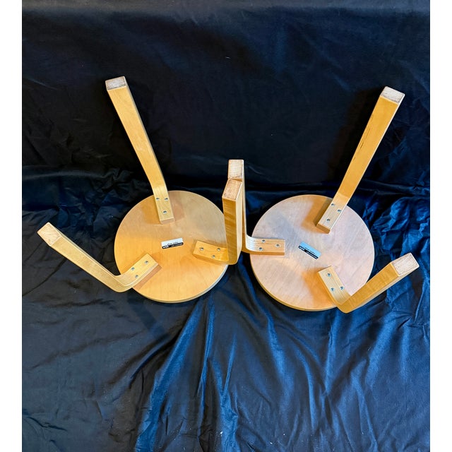 Pair - Artet Alvar Aalto Original Design - Three Legged Stool Model 60 - Honey Stained - 2004 For Sale - Image 4 of 6
