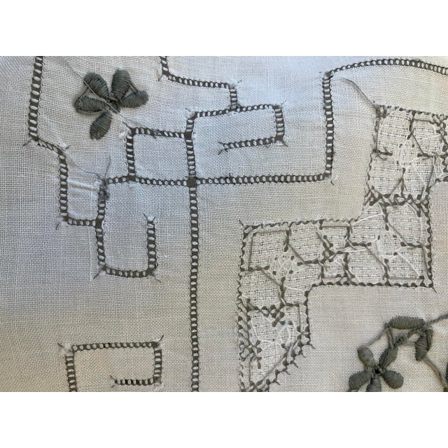 1940’s Hand-Embroidered Table Runner & Placemats, 12 Pieces For Sale - Image 6 of 9