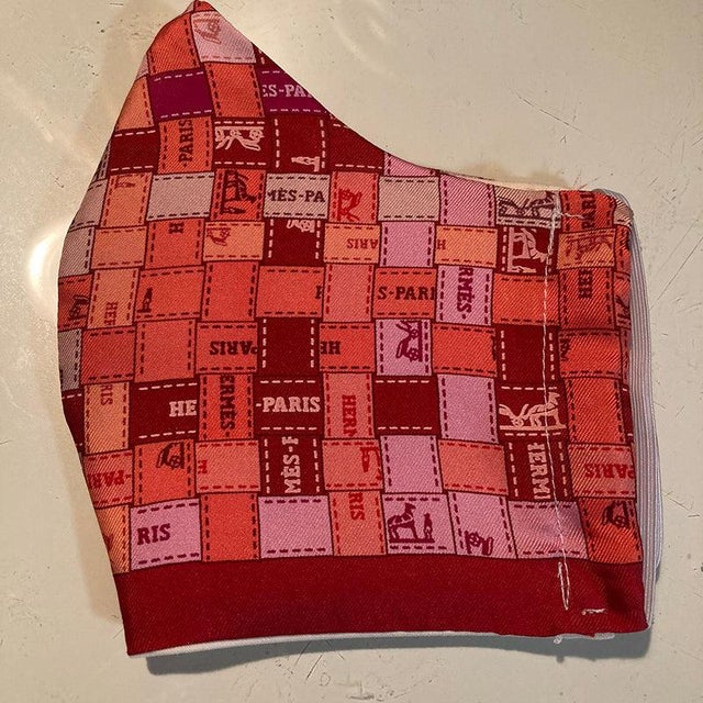 Hermes Cherry Red Bolduc Au Carre Silk Scarf face mask For Sale - Image 9 of 9