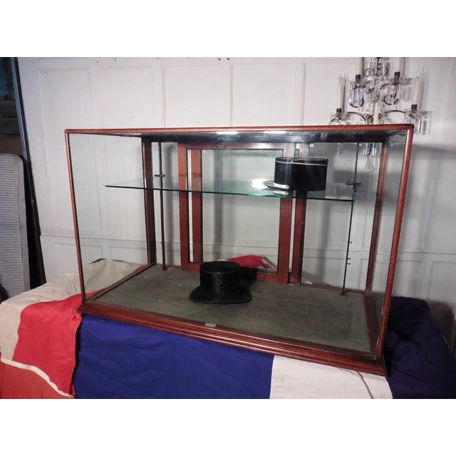 Victorian Shop Display Counter Top Cabinet This is superb Victorian shop display Cabinet, it has a wooden frame, the base...