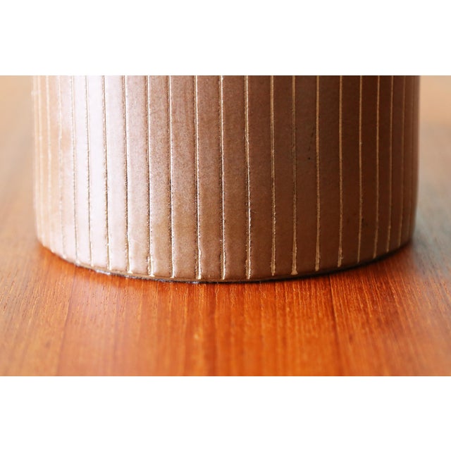Gordon & Jane Martz 1960s Gordon and Jane Martz M191 Lamp for Marshall Studios Matte Brown Vertical Stripes For Sale - Image 4 of 8