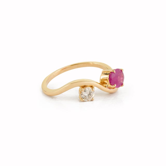 Metal Natural Ruby & Round Brilliant Diamond Modern Ring 14k Yellow Gold Size 6 For Sale - Image 7 of 18
