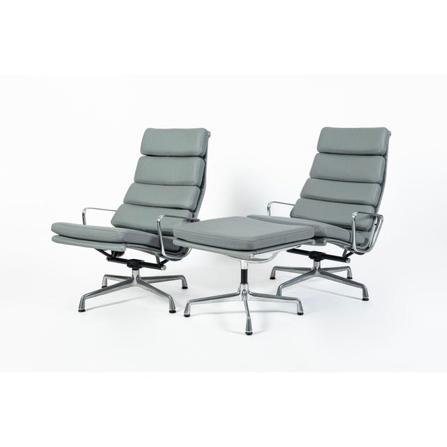 1990s Pair Eames Soft Pad Recliners With Ottoman for Herman Miller, Gray Leather Aluminum Group For Sale - Image 5 of 17