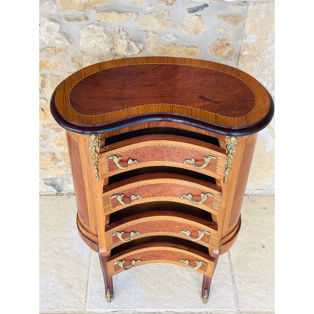 French Louis XV Style Chest of Drawers in Elm Burl and Walnut, 1940s For Sale - Image 15 of 18