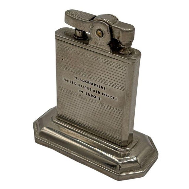 Art Deco 1950s Post War Hotel Schwarzer Bock Logde Table Lighter With Usafe Engraving For Sale - Image 3 of 7