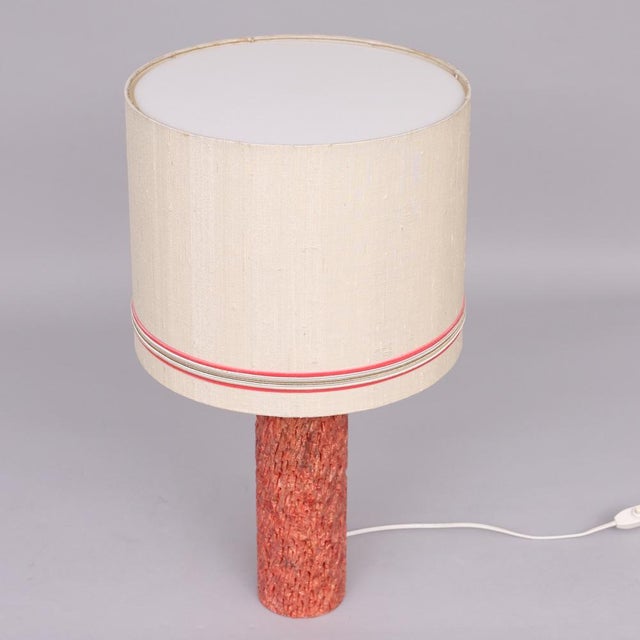 Pink marble lamp carved and textured by hand, anonymous, Italy, 1950s Base engraved "RI". Good condition. Add a touch of...