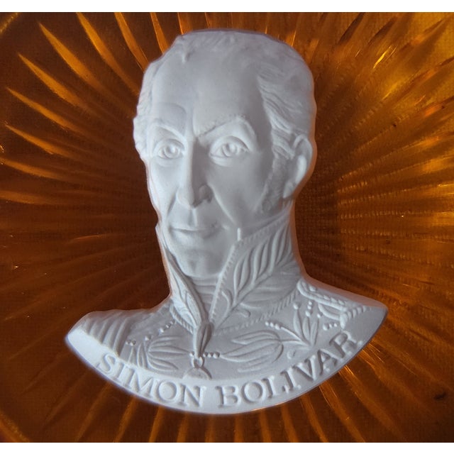 Vintage 1970s Great Leaders Of History Baccarat For Franklin Mint Cameo Paperweight. Featuring Simon Bolivar. Clear with...
