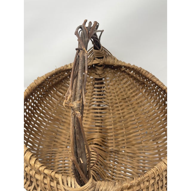 Antique 19th Century Buttocks Basket – Hand-Split Oak W/ Twig Handle & God’s Eye For Sale In Boston - Image 6 of 10