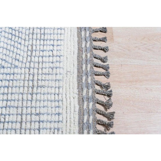 2020s 5x9 Ivory Hand-Knotted Wool Chevron Detailed Edge Tribal Modern Carpet Rug For Sale - Image 5 of 11