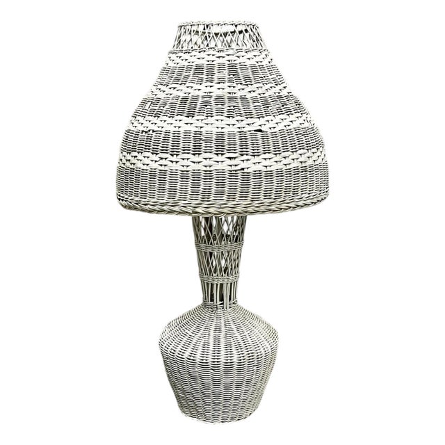Vintage White Wicker Table Lamp With Matching Woven Shade – Coastal Boho Mid-Century Style 31.5” Tall For Sale