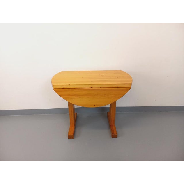 Vintage Round Dining Table in Pine by Charlotte Perriand for Les Arcs, 1970s For Sale - Image 13 of 18