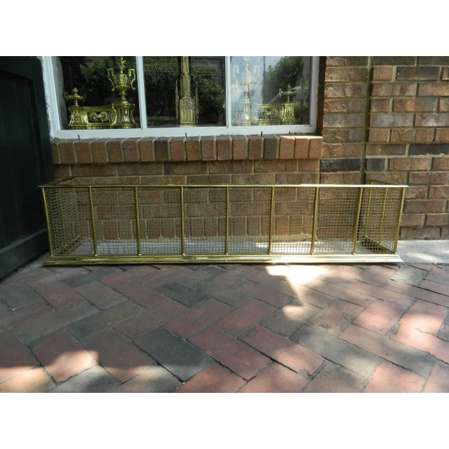 English Polished Brass and Mesh Fireplace Fender, 19th Century For Sale In Savannah - Image 6 of 7