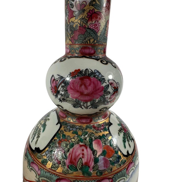 Fine Pair of Meiji Period Chinese Export Rose Medallion Porcelain Candlesticks. For Sale - Image 4 of 12