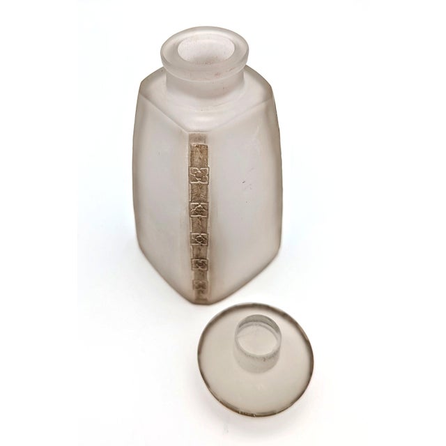 Fleurettes N°2 Perfume Bottle in Glass by René Lalique for Maison Lalique, 1919 For Sale - Image 3 of 6
