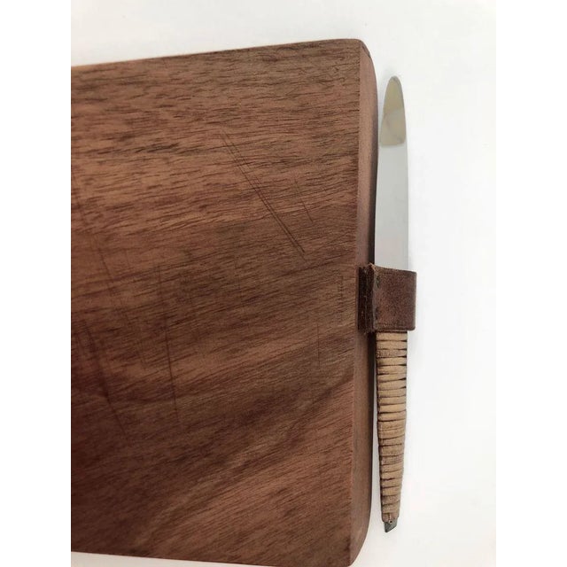 Carl Auböck Triangular Walnut Cutting Board with Amboss Knife from Werkstätte Carl Auböck, 1950s, Set of 2 For Sale - Image 4 of 11