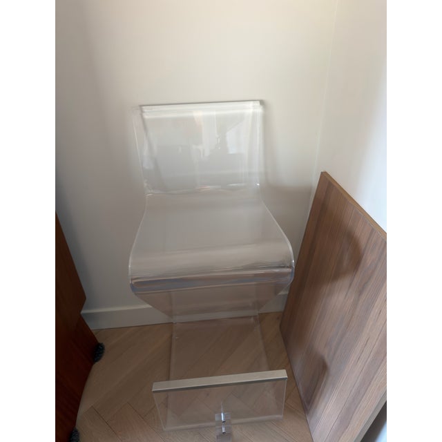 Charles Hollis Jones Jason R. Thomas Lucite “Z-Form” Chair — Signed For Sale - Image 4 of 5