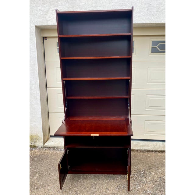 A tiered display cabinet with sliding glass window, in excellent condition. Mahogany style. Dimensions: 222 cm high, 95 cm...