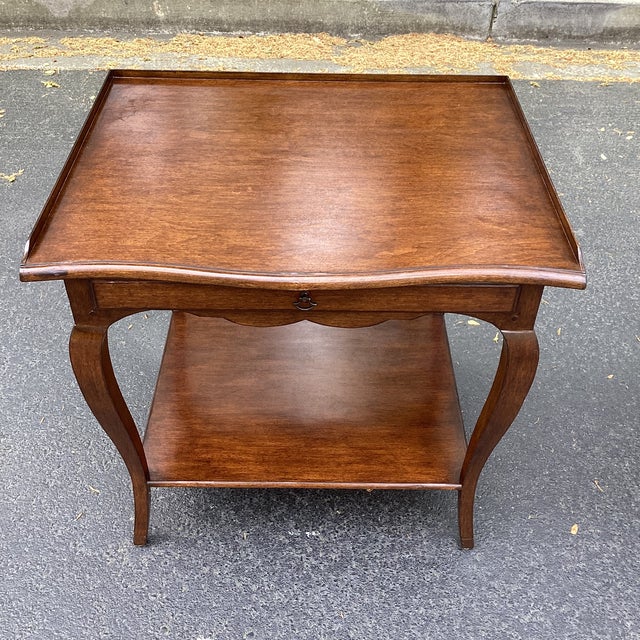 Minton-Spidell 1970s Pair of Minton-Spidell French Provincial Walnut End Tables With Drawers – Fully Restored For Sale - Image 4 of 9
