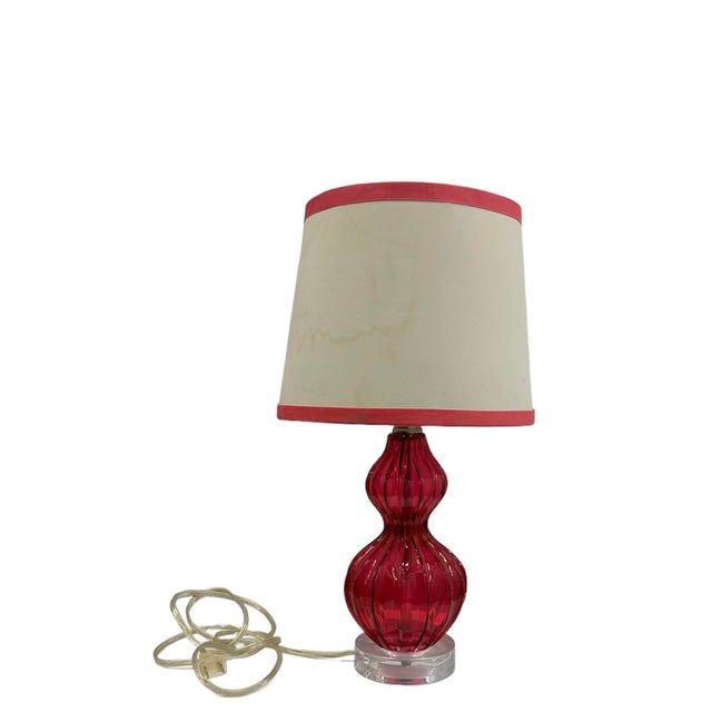 Mid-Century Modern Contemporary Gourd Shaped Table Lamp Resin Fuschia Shade Lucite Acrylic For Sale - Image 3 of 6