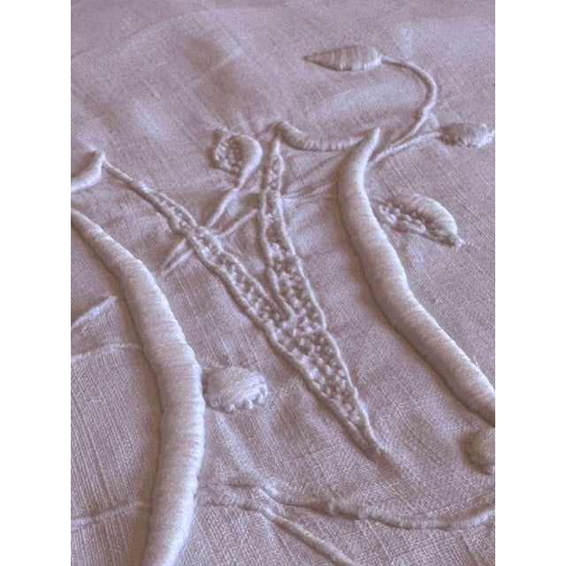 A beautiful antique French sheet in an exceptionally fine, lightweight linen with an elegant softness that only comes from...