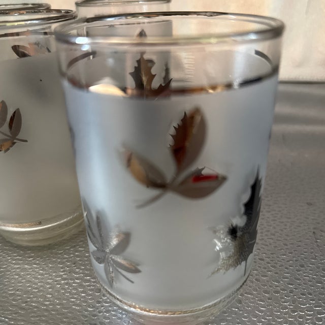 Mid-Century Modern Vintage Mid Century Modern Libbey Frosted Gorgeous Glass Silver Leaf Set of 4 Glass Tumblers For Sale - Image 3 of 11
