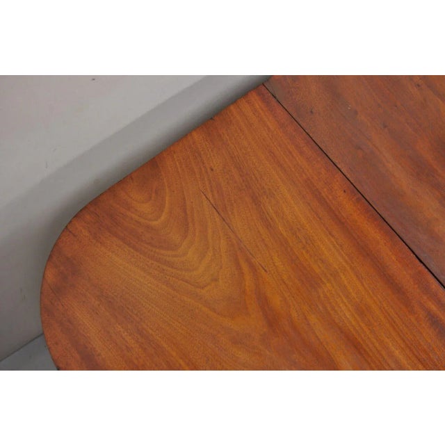 Brown 19th C Crotch Mahogany Federal Drop Leaf Breakfast Dining Table W/ Drawer For Sale - Image 8 of 13