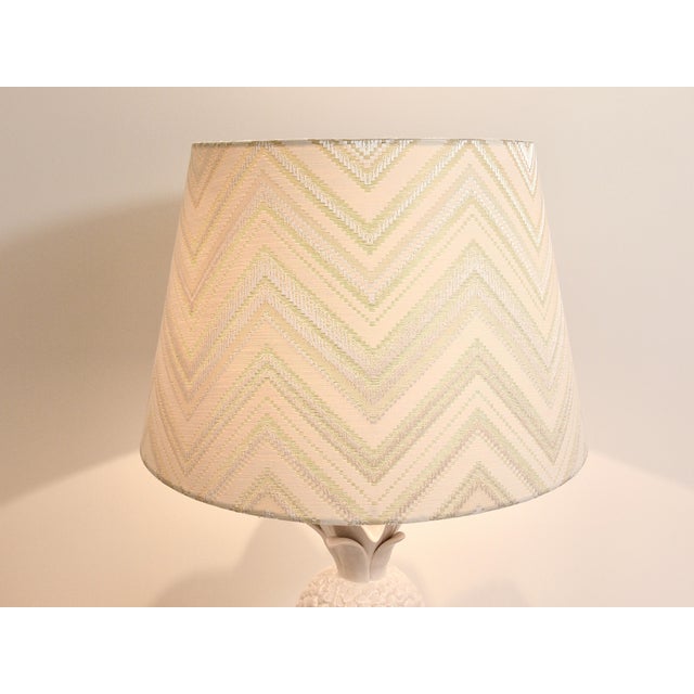 Hollywood Regency White Pineapple Table Lamp from Tommaso Barbi, Italy, 1970s For Sale - Image 10 of 18