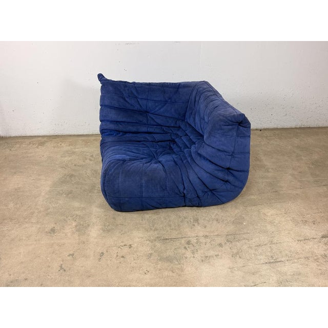 Iconic Togo corner chair, designed by Michel Ducaroy for Ligne Roset, in vintage condition with signs of wear (see photos)...