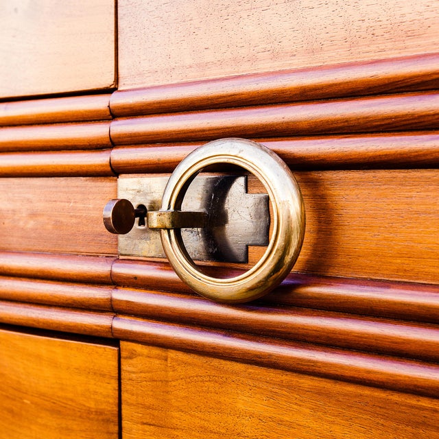 Charles Dudouyt 1930s French Art Deco Sideboard in Walnut by Charles Dudouyt, Attributed For Sale - Image 4 of 17