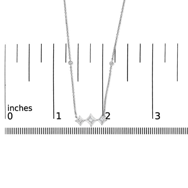 Early 21st Century 10K White Gold Bezel Set Princess Diamond 3 Stone Kite Shape and Station Necklace (H-I Color, SI2-I1 Clarity) - 18" Inches For Sale - Image 5 of 5