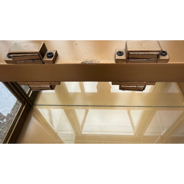 Pair of Vintage Mastercraft Brass & Glass Illuminated Display Cabinets For Sale - Image 12 of 17
