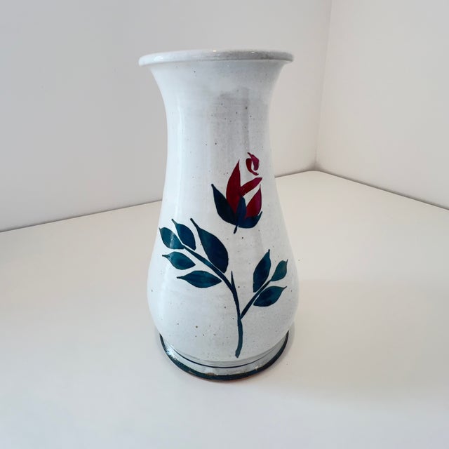 Vintage 1980s Rambling Rose Vase Gail Pittman Pottery Stoneware Floral Vase, Unsigned For Sale - Image 10 of 13