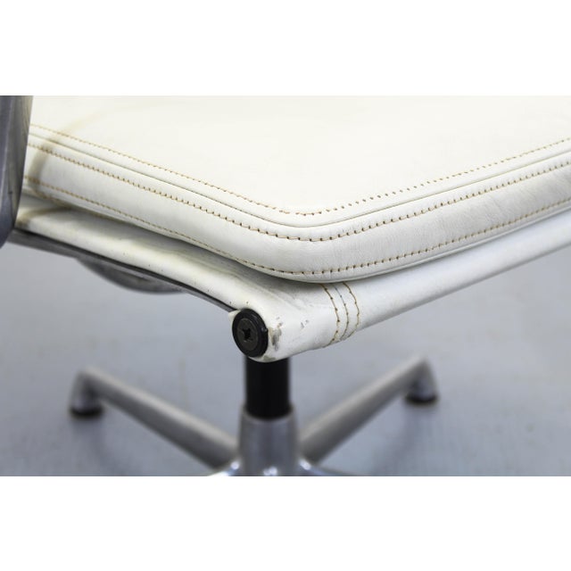EA217 Office Chair by Charles & Ray Eames, 1980s For Sale - Image 6 of 12