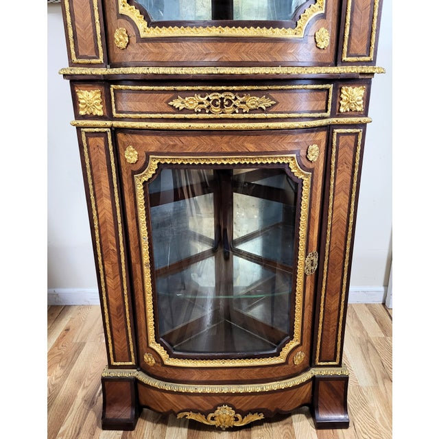 Antique French Bronze Mounted & Inlaid Corner Curio Cabinet Vitrine For Sale - Image 16 of 18