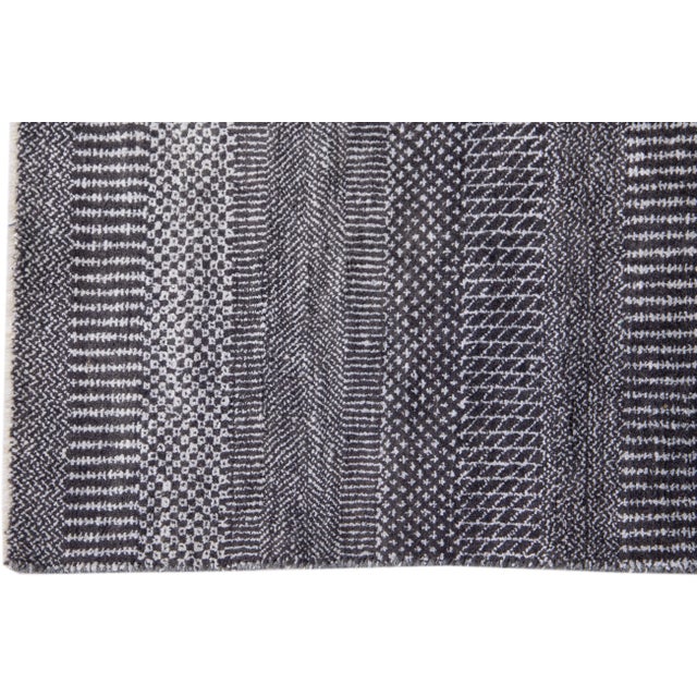 Modern Savannah Wool Rug Handmade With Gray Field For Sale - Image 4 of 6