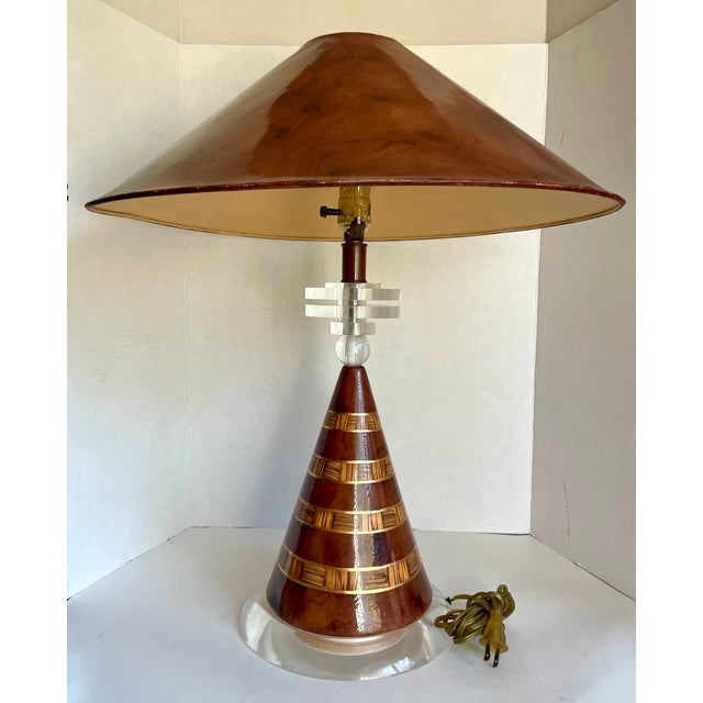 Pair of Vintage Leeazanne Postmodern Faux Burl & Lucite Table Lamps With Original Shades For Sale - Image 17 of 17