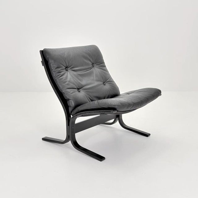 1 of 4 Mid-Century Norwegian Siesta Chair | Black Edition | Ingmar Relling for Westnofa, 1960s Bring a touch of...