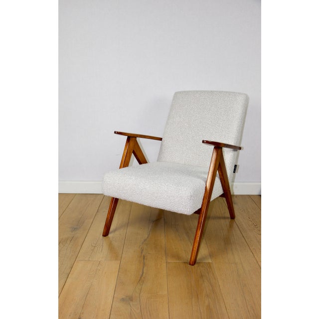 Wood Vintage B-310 Var Lounge Chair in White Structural Bouclé, 1970s For Sale - Image 7 of 9