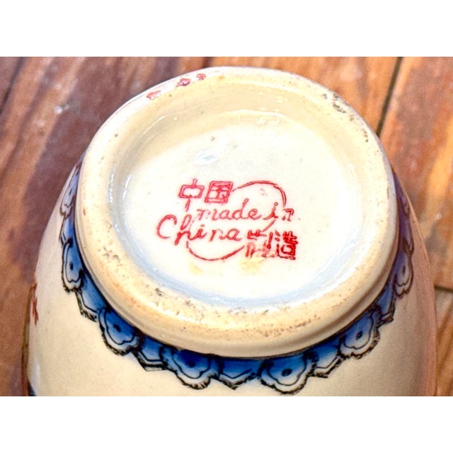 Chinoiserie Porcelain Vases, a Complementary Pair For Sale - Image 14 of 14