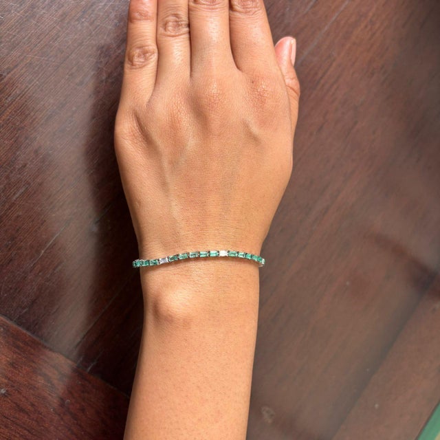 Natural emerald 3.47cts & diamond 0.63cts bracelet in 18k gold For Sale - Image 13 of 18