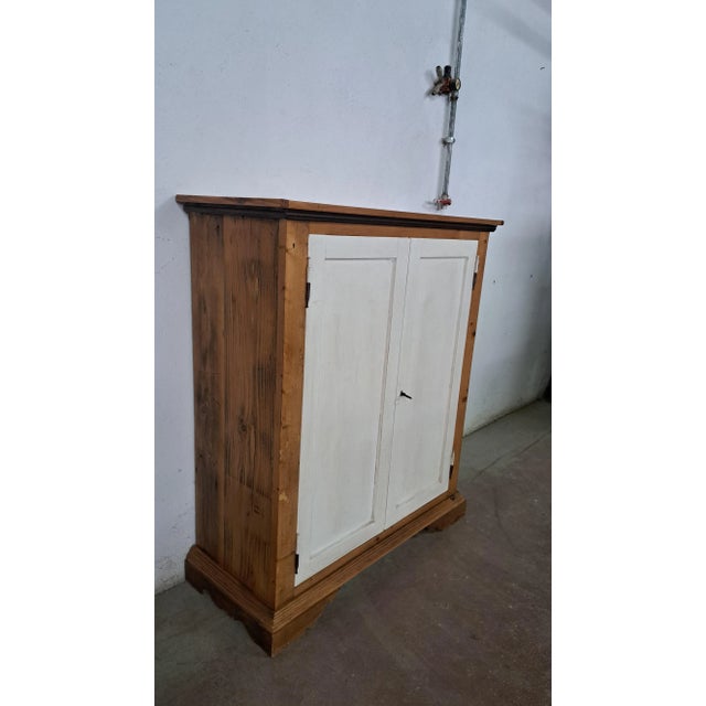 Painted Fir Cupboard, 1980s, in Good conditions. Designed before 1890