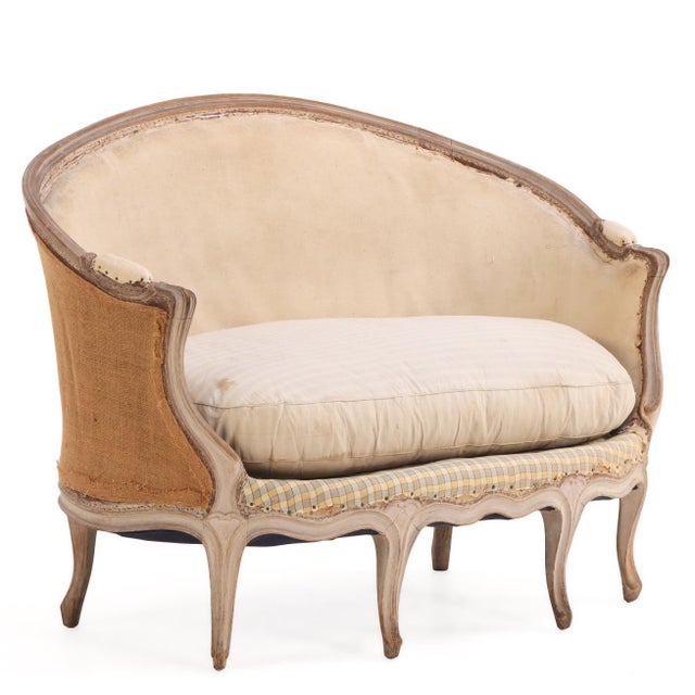 A quality French painted settee dating from the late nineteenth century, featuring a gracefully shaped crest rail,...