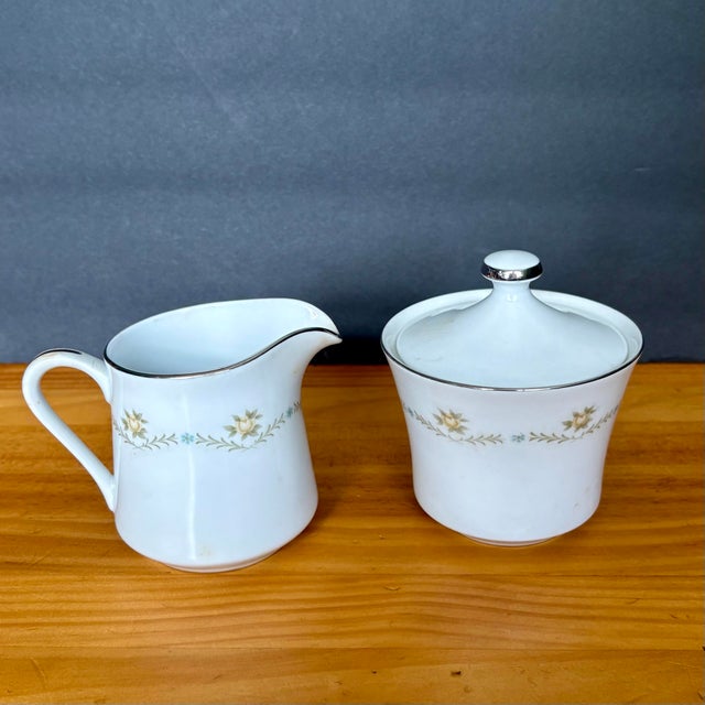Mid-Century Modern Vintage Wyndham “Buttercup” Creamer & Sugar Bowl Set • Yellow Floral and Silver Trim For Sale - Image 3 of 7
