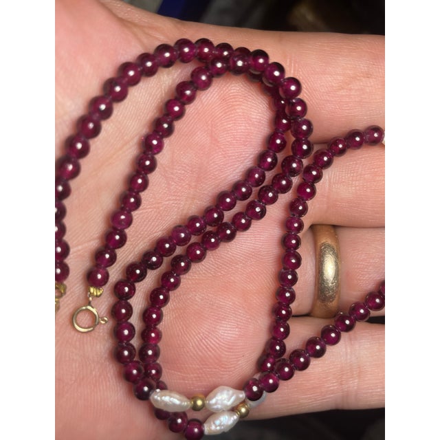 1980s 14k Gold Rhodolite Garnet Gemstone With Cultured Pearls 18" For Sale - Image 4 of 6