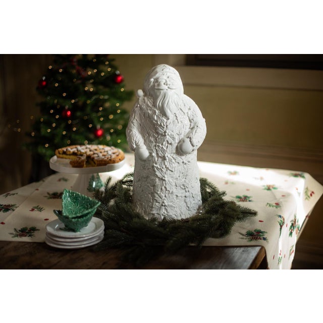 Handcarved by maestro artisan, Stefano Roselli, the Lastra Holiday Figural Santa with Foliage is a charming holiday...