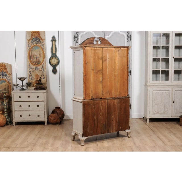Rococo Rococo Style 1850s Swedish Light Grey Painted Bonnet Top Vitrine Cabinet For Sale - Image 3 of 12