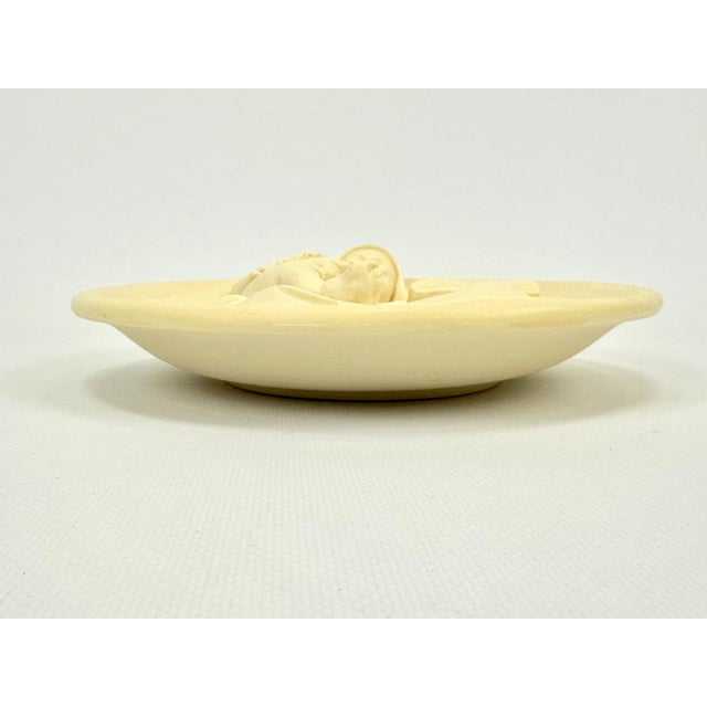 Italian Hand-Carved Alabaster Wall Plate by A. Santangela for Studio Dante Di Volteradici, 1983 For Sale - Image 4 of 15
