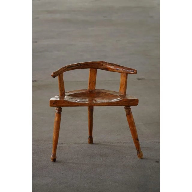 Scandinavian Folk Art 3-Legged Chair in Pine, 1920s For Sale - Image 10 of 13