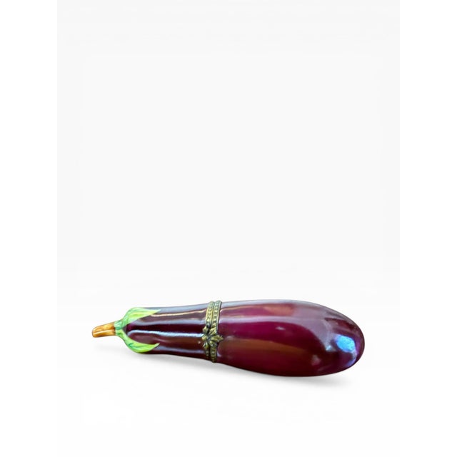 French Late 20th Century Hand-Painted Limoges Porcelain Eggplant Trinket Box – French Peint Main Hinged Box For Sale - Image 3 of 6