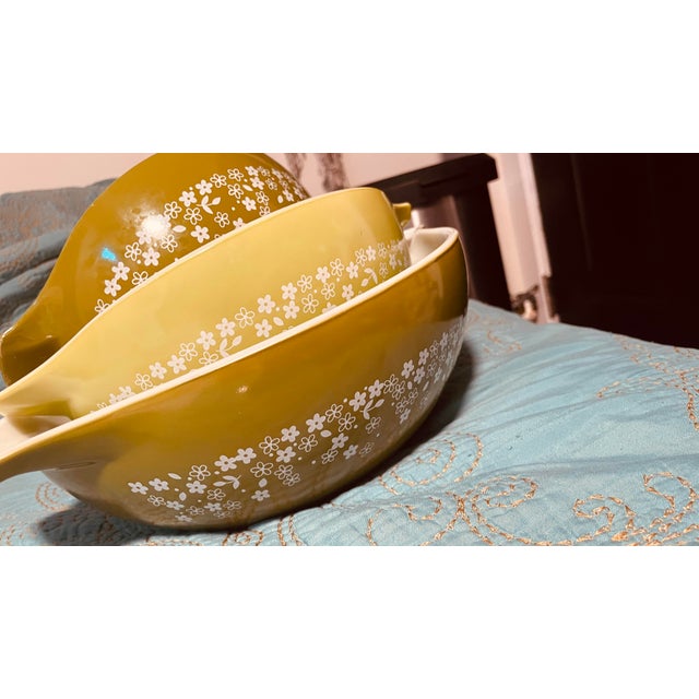 1960s Genuine Pyrex Mixing Bowls/ Stamped - Set of 3 For Sale - Image 6 of 9